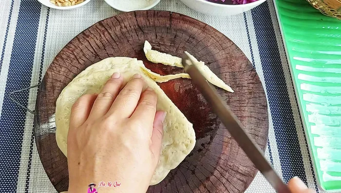 Slice the vegetarian tripe thinly for easier chewing.