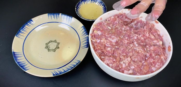 Roll the marinated meat into bite-sized meatballs. Lightly coat with cooking oil.