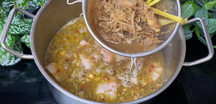 Add the fish sauce broth to the pot, then add coconut water and/or filtered water (about 4 liters total). Add fish bones.