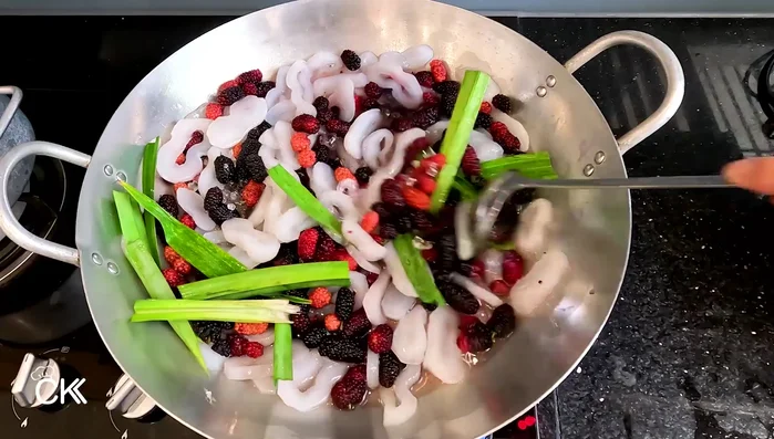 Simmer for another 15-20 minutes until the strawberries and palm fruit have absorbed the sugar.