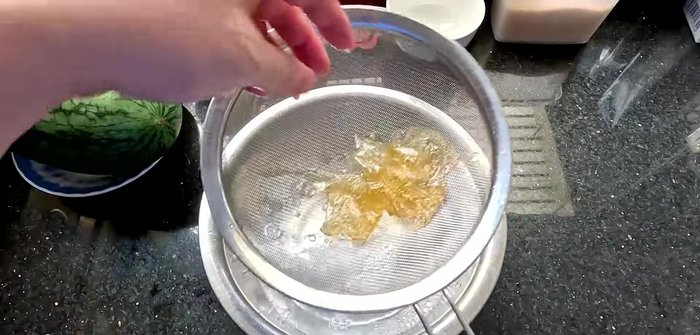 Soak gelatin leaves in cold water for 2-3 minutes until softened, then drain.