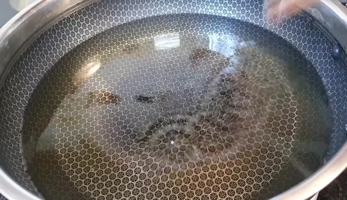 Heat oil in a frying pan. Once hot, add the squid mixture and fry until golden brown.