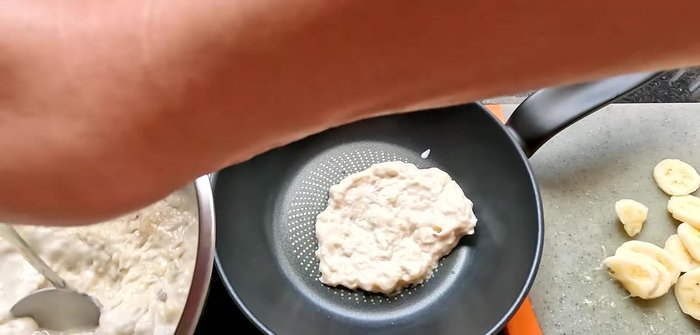 Pour the batter into a non-stick pan (or an oiled aluminum pan). Arrange thin slices of the cooked bananas on top.