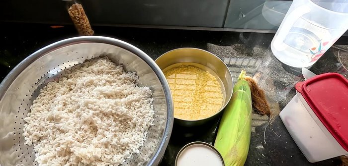 Wash the sticky rice thoroughly. You can use any type of sticky rice.