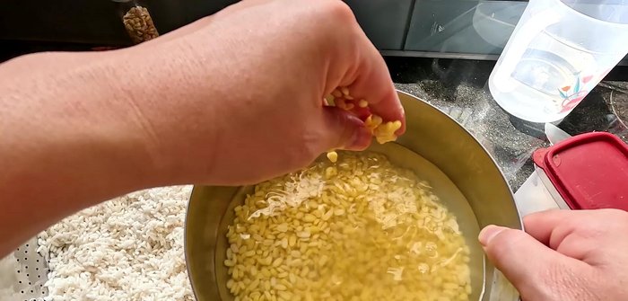 Soak the peeled mung beans for at least 2 hours.