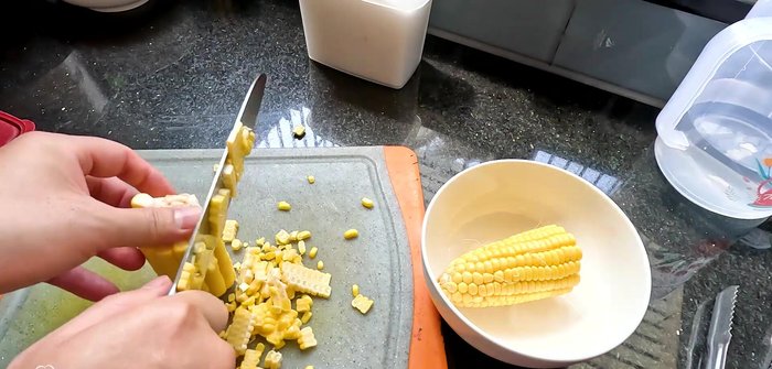 Slice the corn thinly.