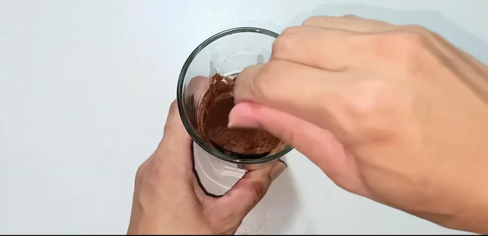Stir the cocoa powder and milk mixture until smooth.