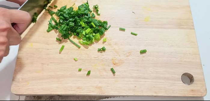 Chop green onions, cilantro, and garlic.