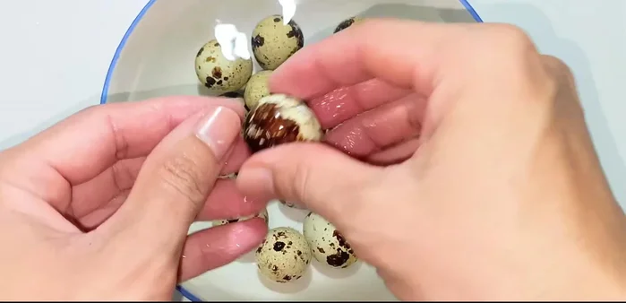 Peel the boiled quail eggs.