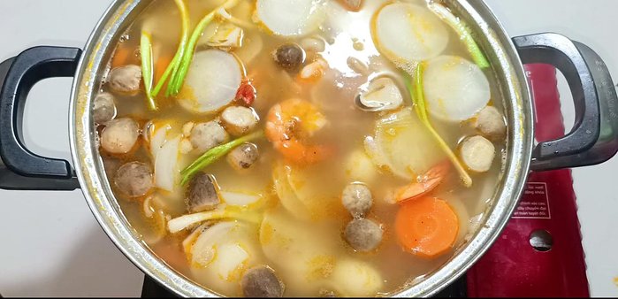 Thicken the broth with tapioca starch mixed with water.