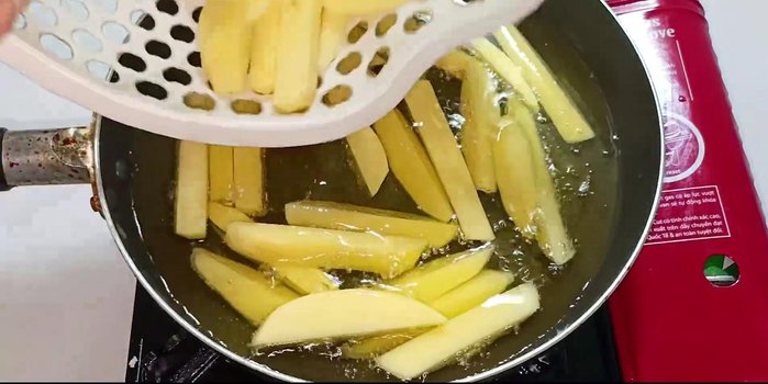 Add potatoes to the hot oil. Fry for about 1 minute, then stir gently to avoid breaking.