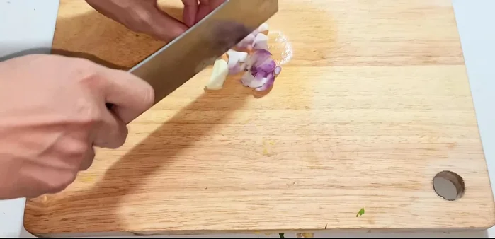 Finely chop garlic and shallots.