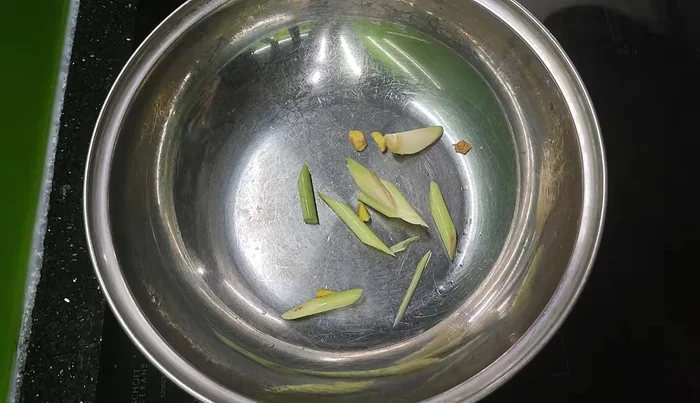 Bring a pot of water to a boil. Add ginger and lemongrass for extra fragrance.