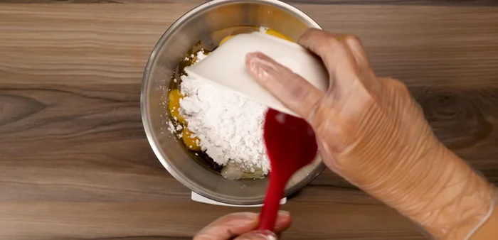 In a separate bowl, combine tapioca flour and baking powder.