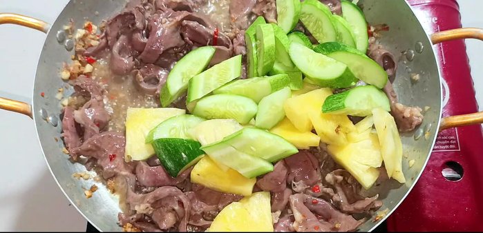 Add pineapple and cucumber, stir-fry for 2 minutes.