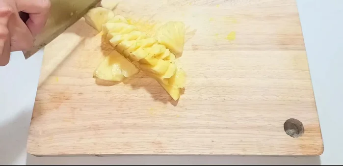 Cut pineapple into slices, onion into thicker half-slices, cucumber into thick pieces, and tomatoes into quarters.