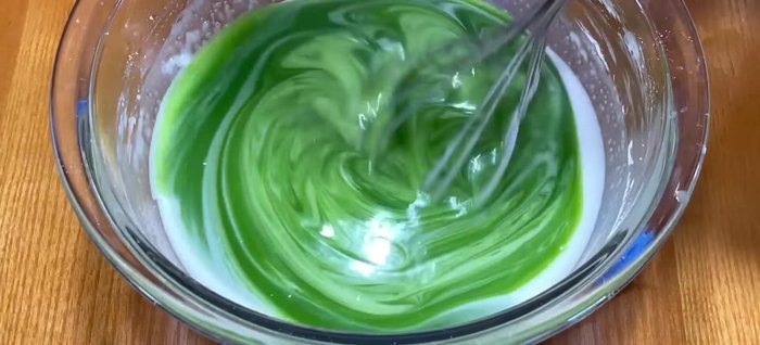 Cook the pandan dough mixture. Repeat step 5 using pandan dough and pandan leaf water.