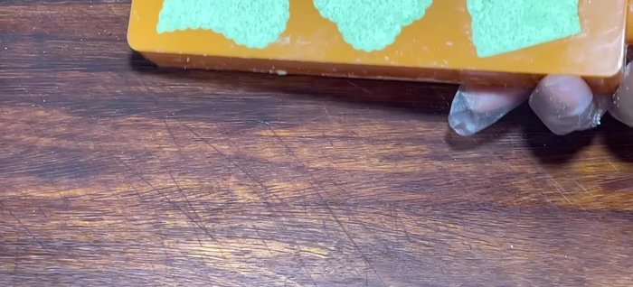 Gently tap out the cakes from the molds.