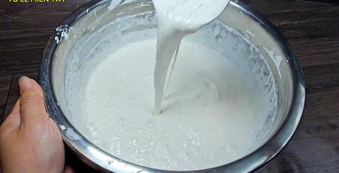 Let the dough rise again for about 40 minutes. (219.04)