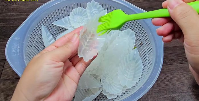 Grease cake molds and preheat the steamer. (270.32)