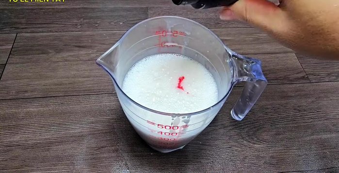 Add food coloring to the batter (optional). (280.039)