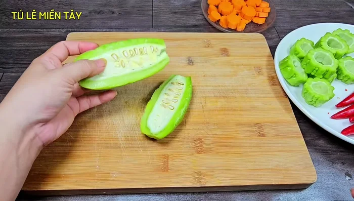 Prepare the bitter melon: Cut bitter melon in half, remove seeds, and thinly slice. (141.84)