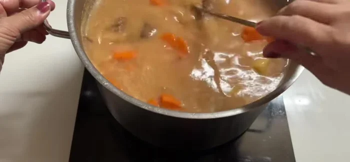 Boil for about 2 minutes, then turn off the stove.