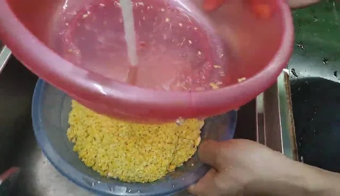Rinse the soaked rice with clean water.