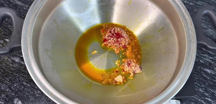 Stir-fry onion, garlic, and chili until fragrant.