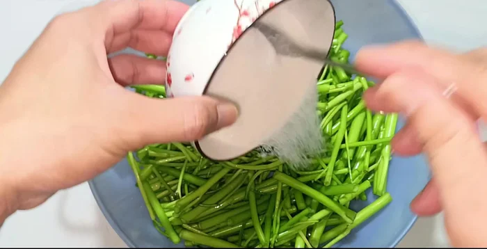 Make the water spinach dressing: mix sugar, apple cider vinegar, and filtered water.