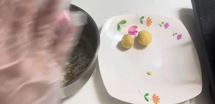 Shape small balls of dough with green bean filling inside.