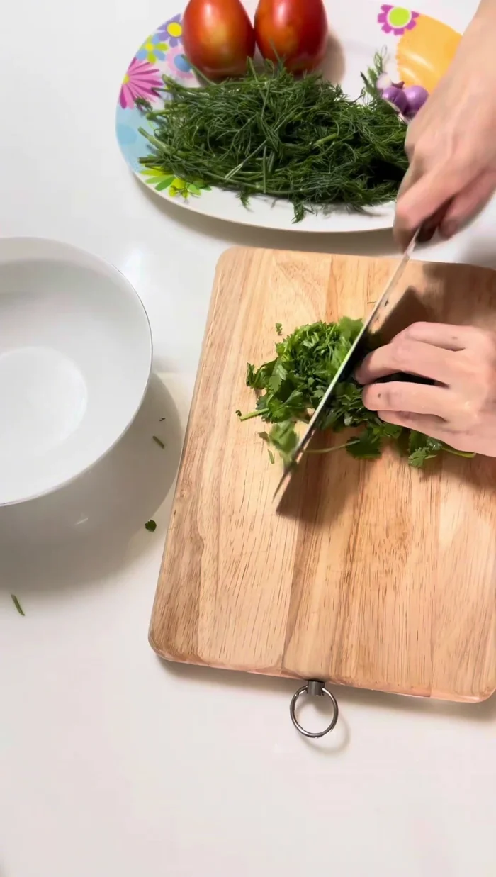 Slice coriander and green onions.