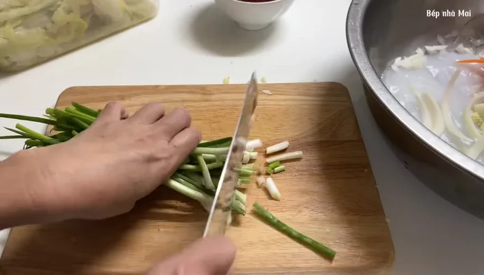 Combine the cooled rice flour mixture with chili powder, sesame seeds, garlic, ginger, onion, radish, carrots, green onions, and chives.
