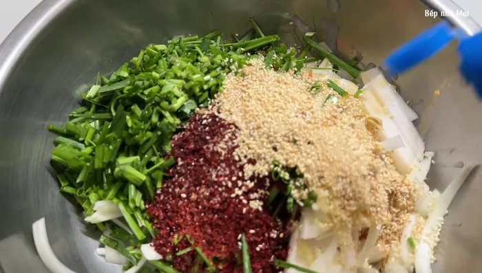Add sugar and fish sauce. Mix well.