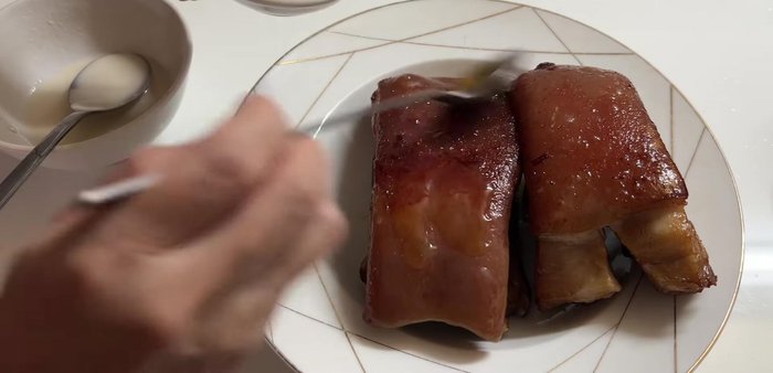 Brush the cooked pork with honey and return to the pan for another minute to glaze.