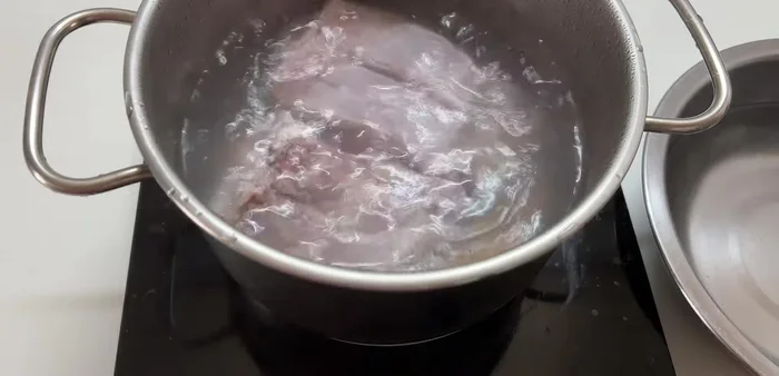 Boil the pork belly again for about 10 minutes with shallots, MSG, and salt. Keep the lid open while boiling.