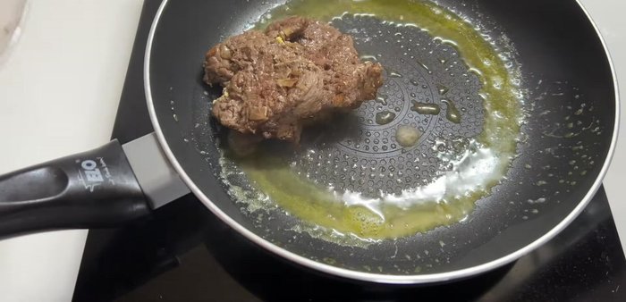 Melt butter in the pan, then add the beef. Pan-fry for about 1 minute. If not using butter, skip this step.