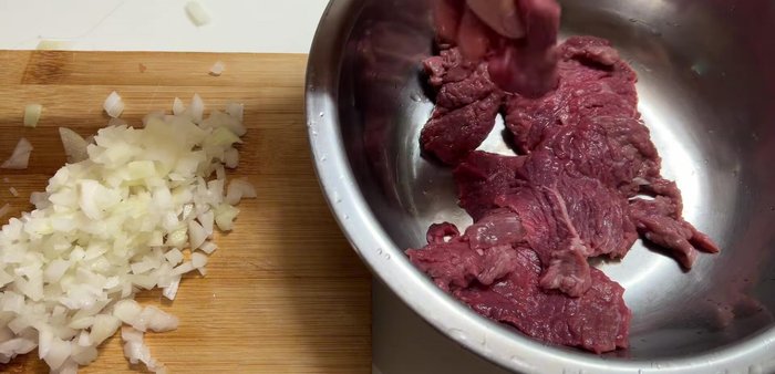 Finely chop the onion.