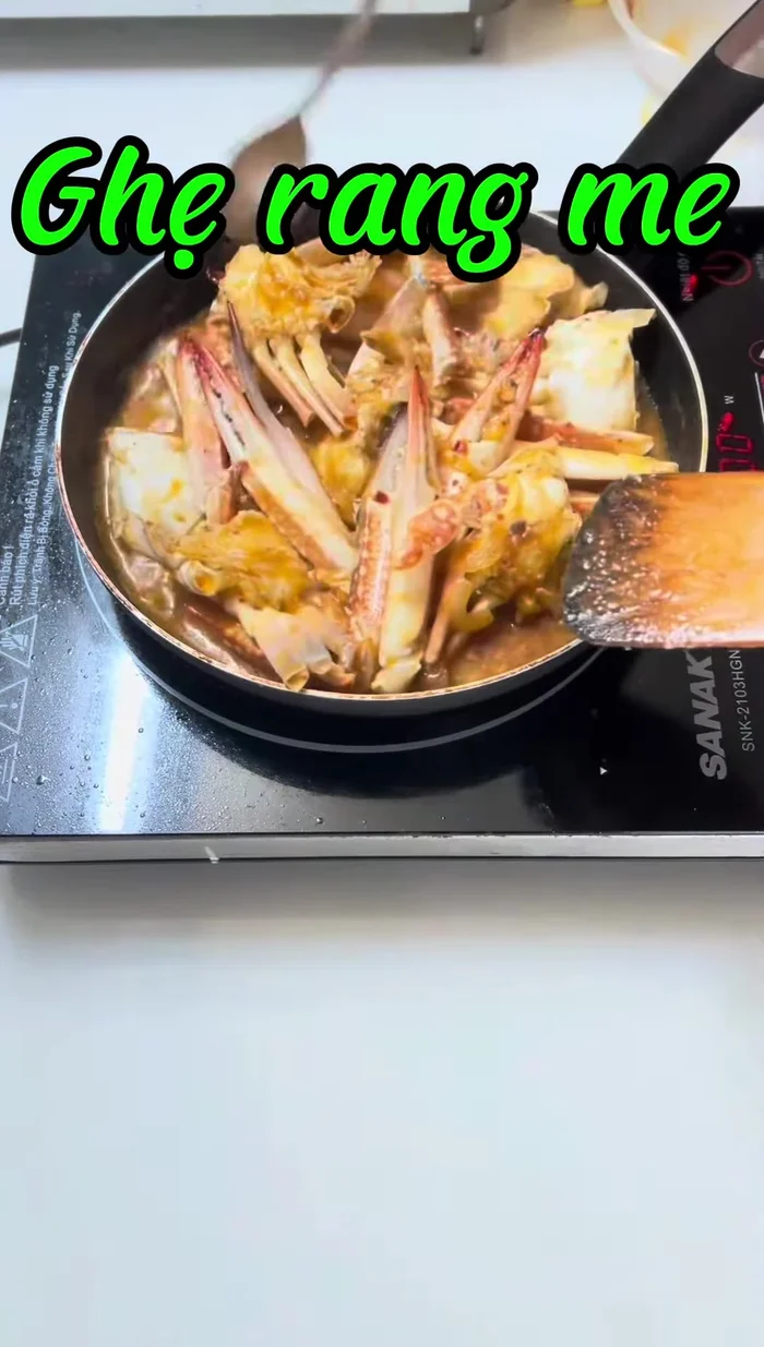 Add the crabs and cook for about 7 minutes.