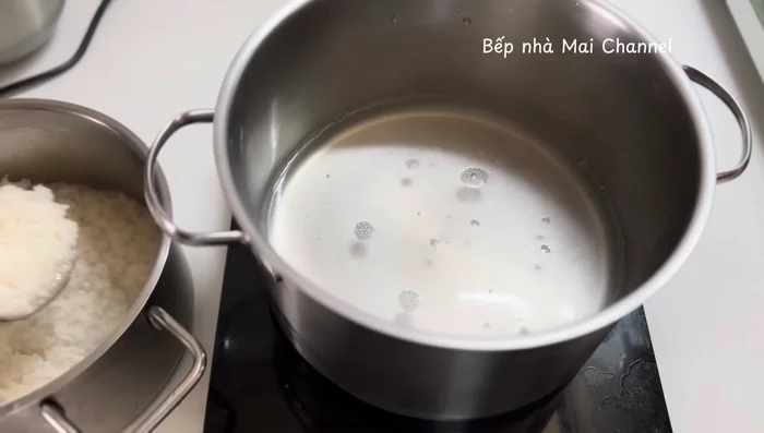 Pour bone broth into the pot with the pre-cooked rice. Cook for 10 minutes until smooth.