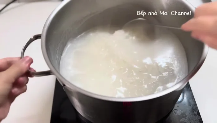 Add clam water (after the rice is cooked) to avoid overflowing. Season with salt, MSG, and fish sauce to taste.