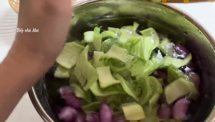 Add the purple cabbage and shallots to the brine and soak for 8-10 hours.