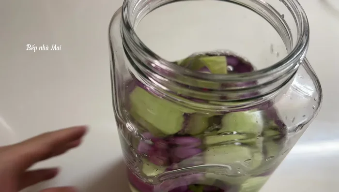 Add a few green onion roots.