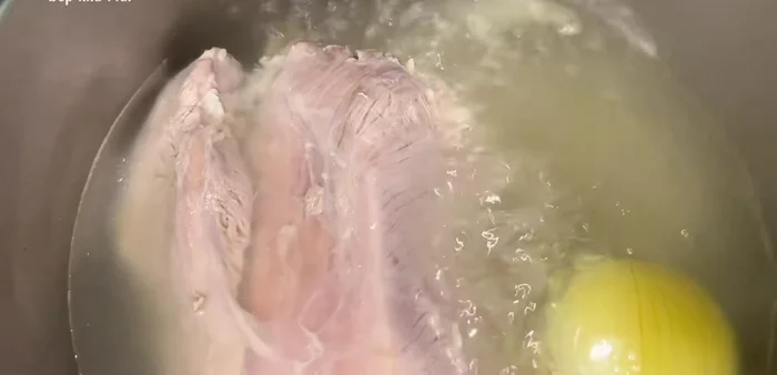 Blanch the chicken bones in boiling water, then transfer to a pot of cold water.