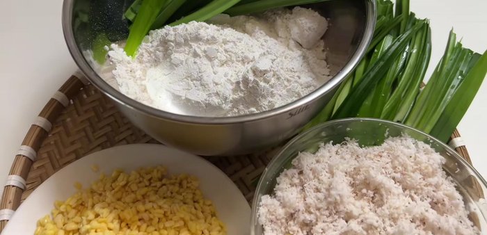 Squeeze the grated coconut to extract coconut milk.