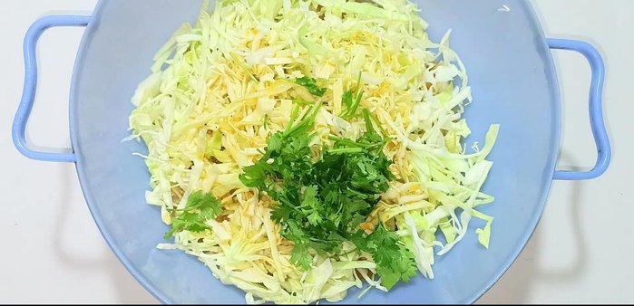 Add the coriander and mix thoroughly.