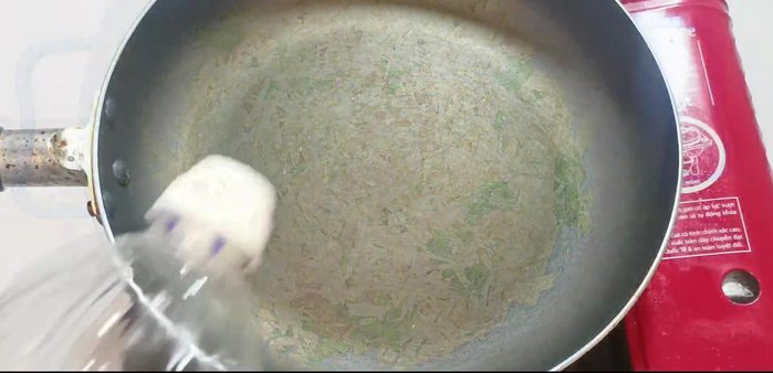 Heat cooking oil in a frying pan over medium heat.