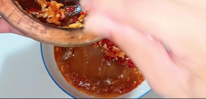 Transfer the mixture to a jar with a glass lid and refrigerate.