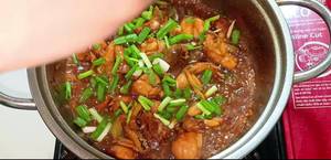 Spicy Braised Frog Legs: A Simple Vietnamese Recipe