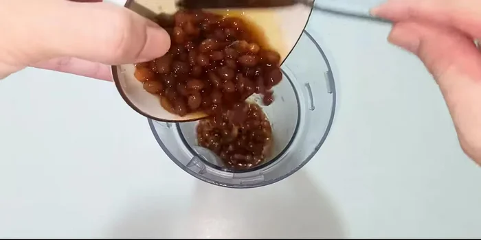 Put the soy sauce in a blender and puree it. If you don't have a blender, you can use a pestle to pound it until smooth.